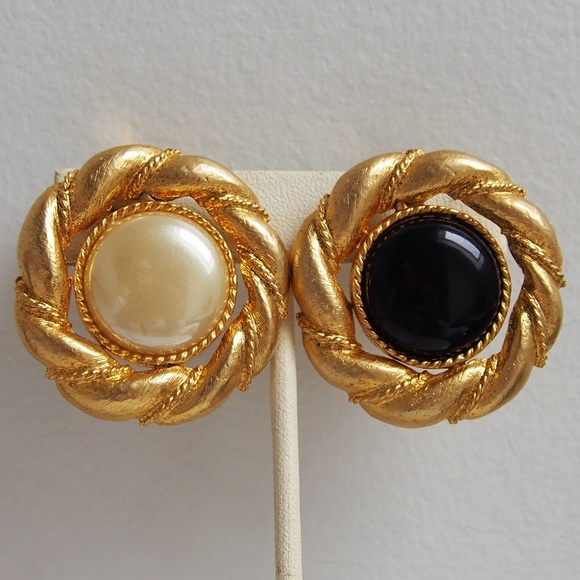 Vintage Jewelry - Rad Reversible Vintage Button Earrings